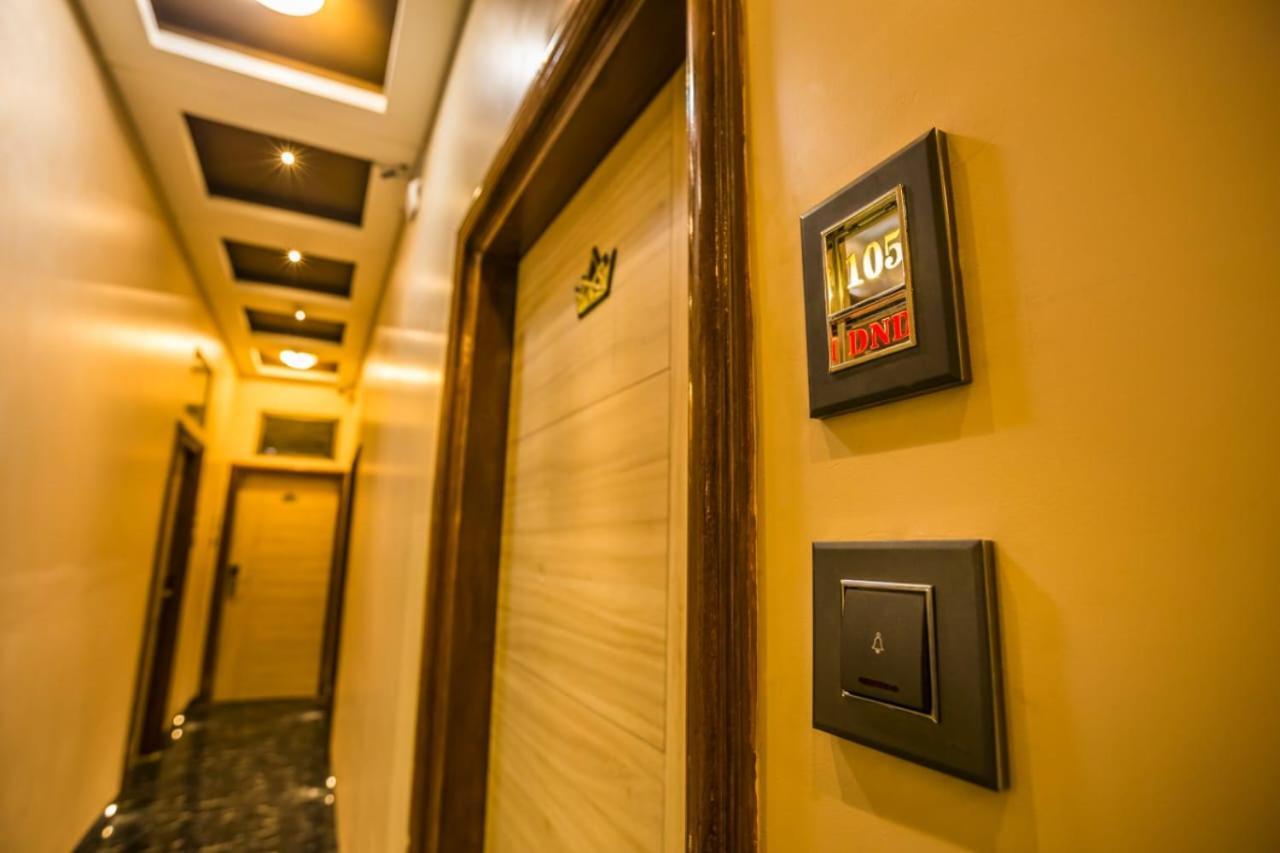 Hotel Golden Crown Bombaj Zewnętrze zdjęcie